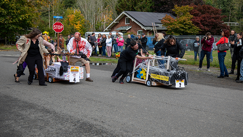 Boo-Coda Spook-Tacular Casket Race Teams photo credit Clair Ferris